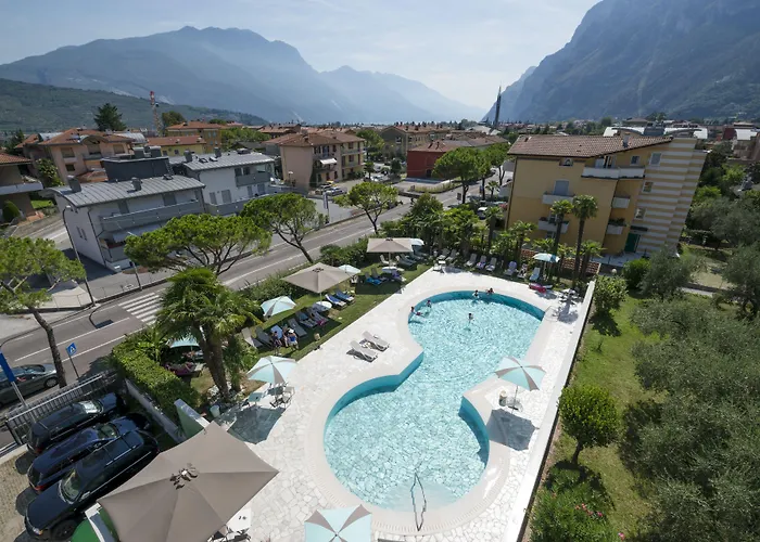 Hotel con piscina: Hotel Bristol