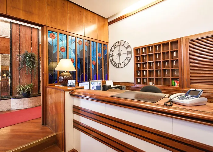 Hotel nahe College: Hotel Madrid