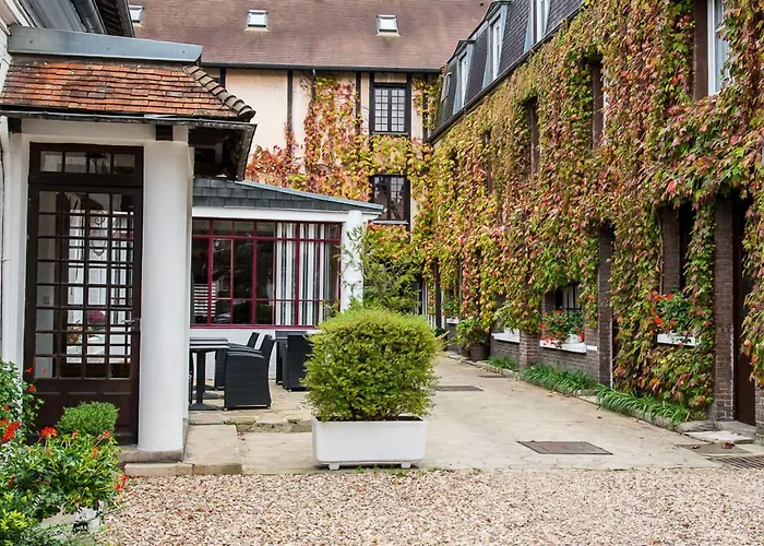 Pet Friendly hotel: Hotel De Normandie
