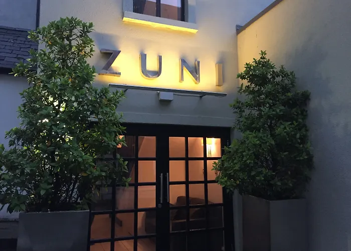 Cheap hotel: Zuni Restaurant & Boutique Hotel