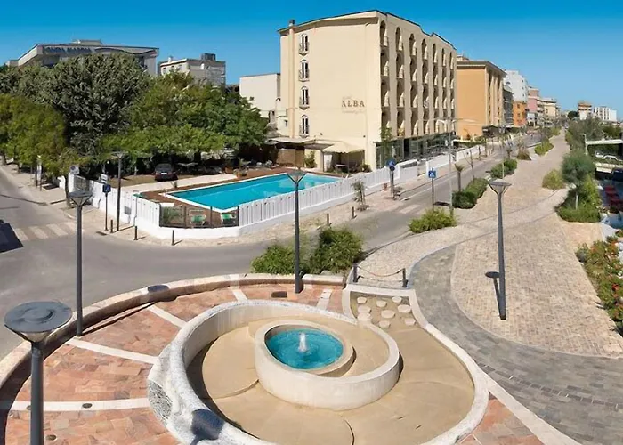 Hotel Con Piscina Alba