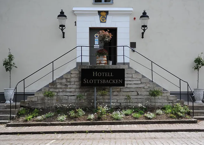  l Slottsbacken