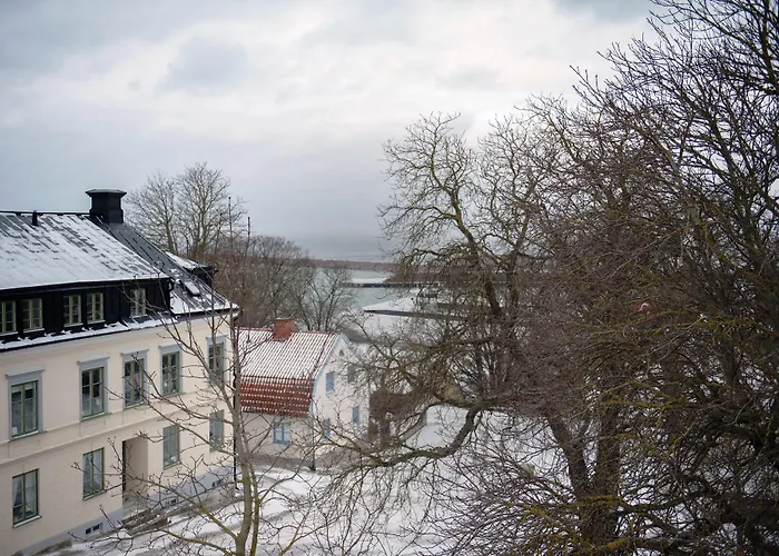  l Slottsbacken