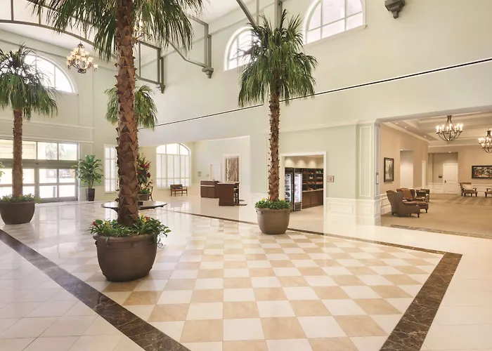 Beach hotel: Embassy Suites Savannah Historic District