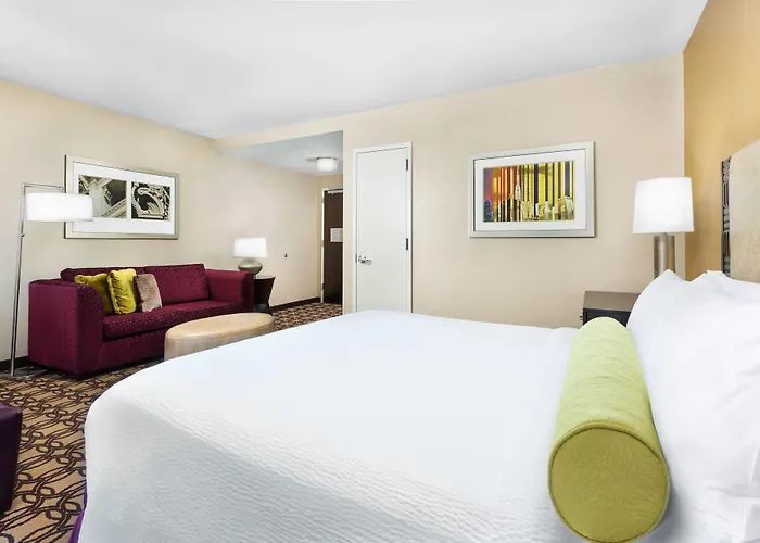 Hotel with Tennis: Fairfield Inn & Suites By Marriott New York Midtown Manhattan/Penn Station