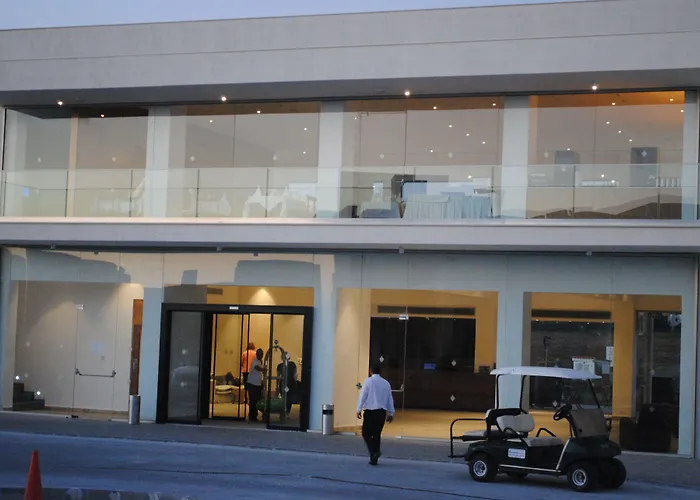 Amphora Hotel & Suites