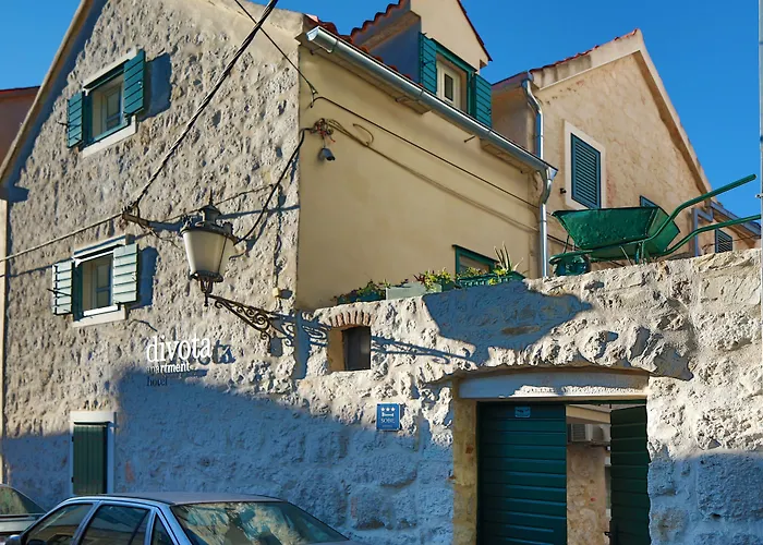 Luxury hotel only: Divota Apartment Hotel