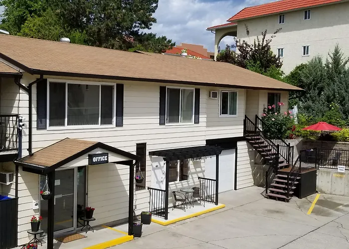Lakeview Inn & Suites