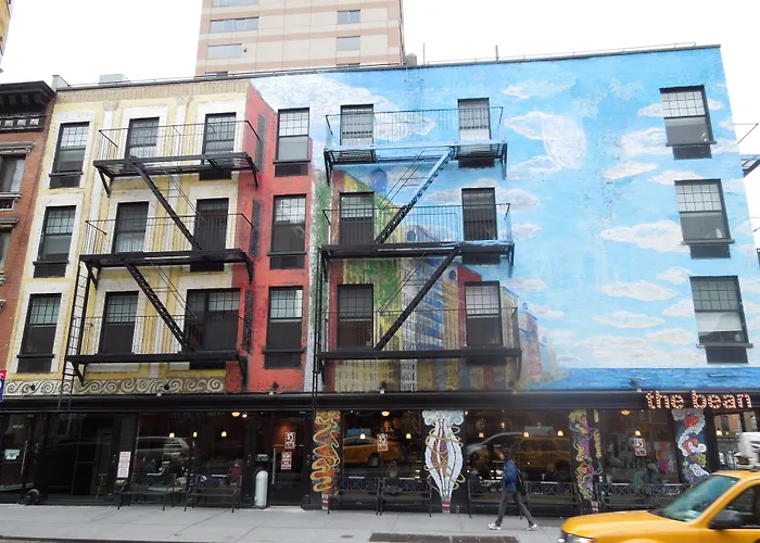 Hotel central: East Village Hotel