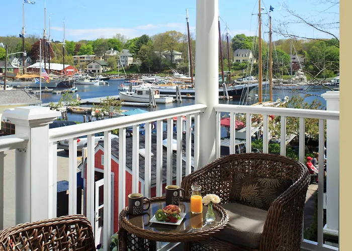 Hotel with view: Grand Harbor Inn
