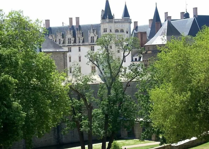 Сity center hotels Du Chateau
