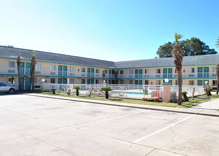 Coconut Grove Motor Inn
