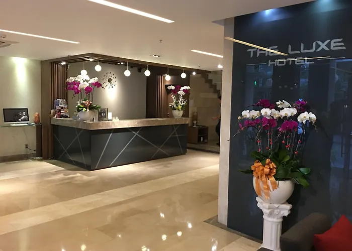 Hotel near College: The Luxe Hotel Saigon
