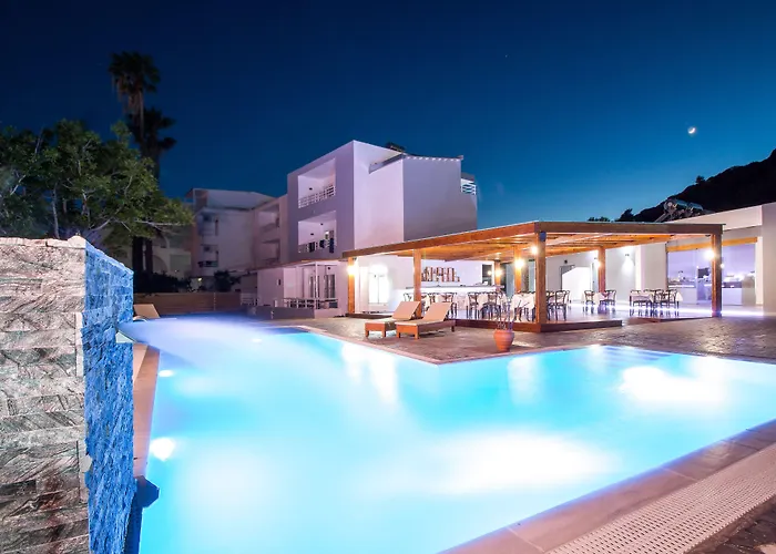 Hotel: Essential Summer - Adults Only
