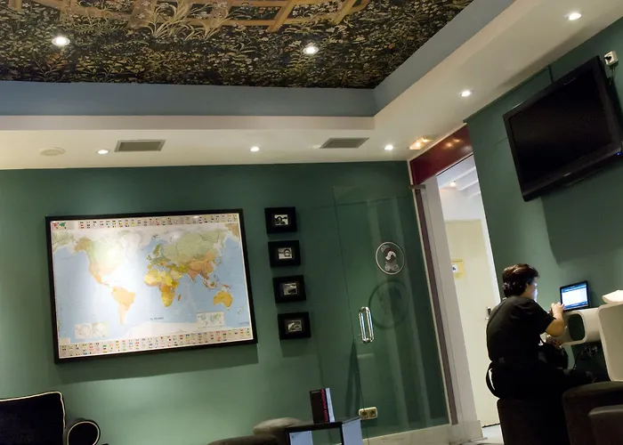 Guest house: Albergue Revolutum Hostel