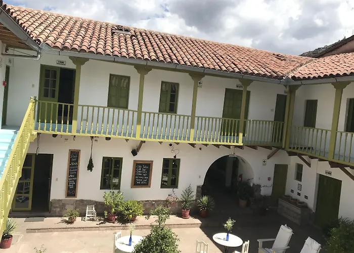 Hotel nahe College: Ninos Hotel Fierro