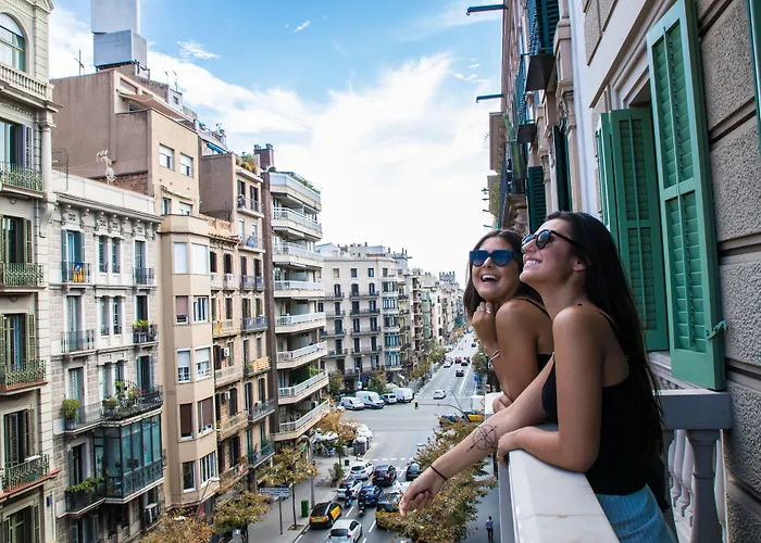 Lodge: Sant Jordi Hostels Rock Palace