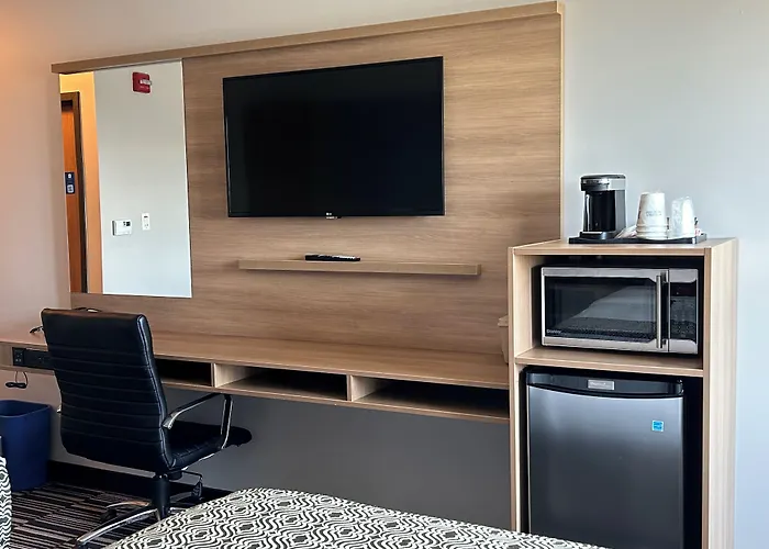 Central hotel: Microtel Inn & Suites By Wyndham Sudbury