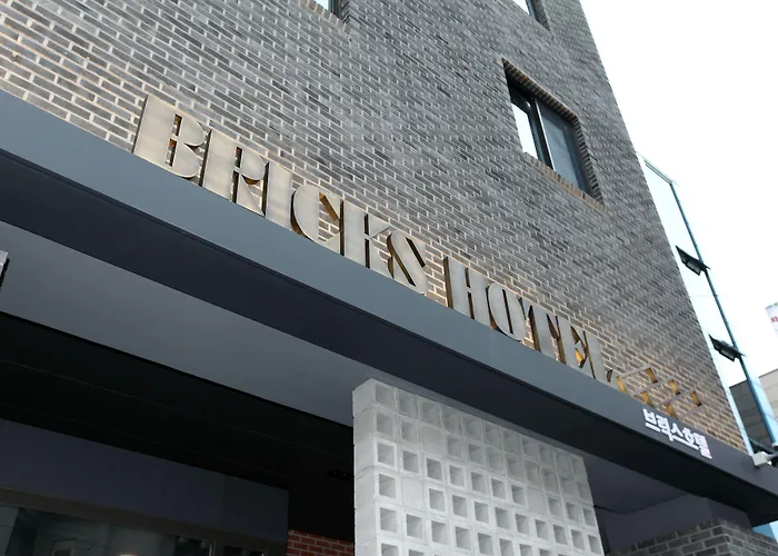 Hotel: Bricks Hotel