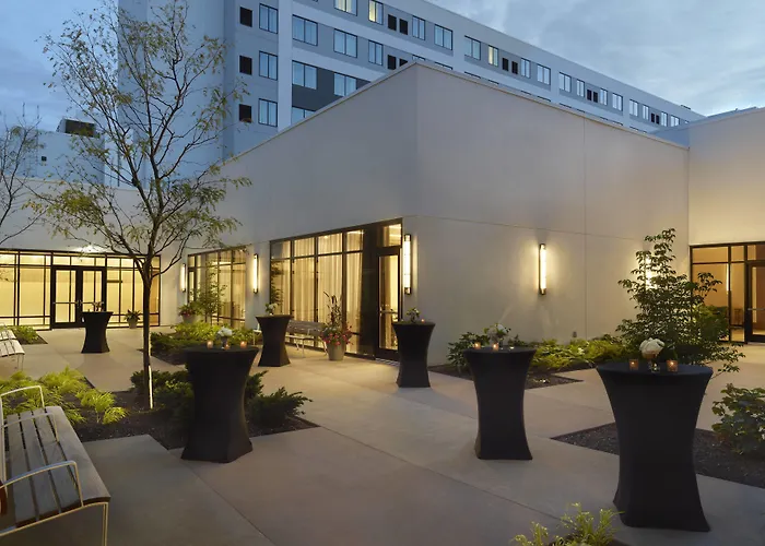 Hotel with pool: Marriott Columbus Osu