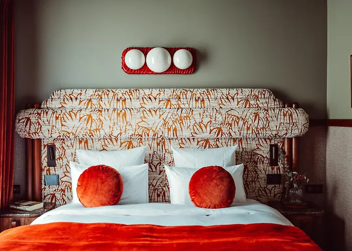 Hotels with a view 1.75 Paris La Treve