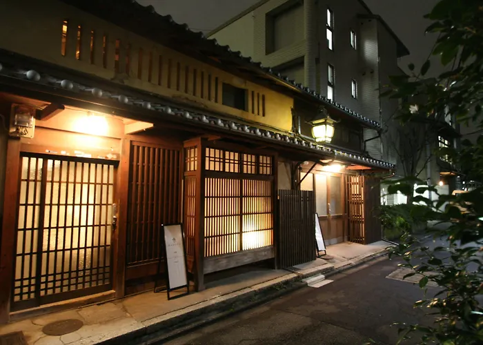Hostel: Haruya Umekoji