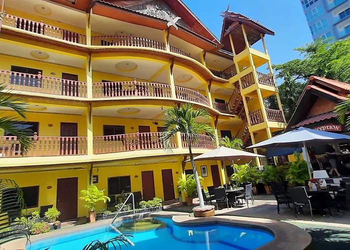 Phratamnak Inn - 100 Meter From Beach