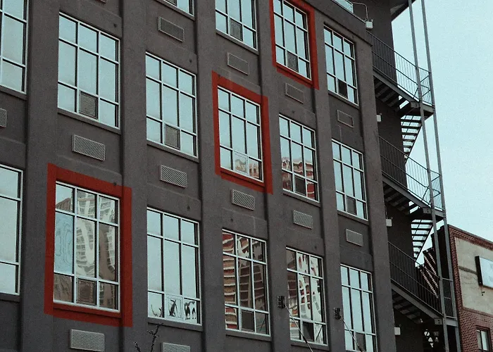 Hotel: Feather Factory Hotel