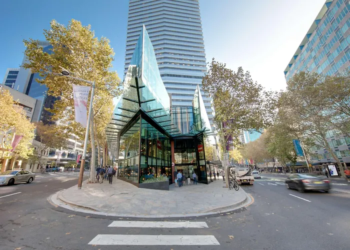 Hotel with pool: Vibe Hotel North Sydney