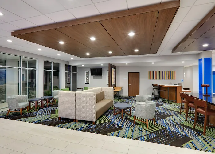 Hotels with pool Holiday Inn Express & Suites - Dallas Nw Hwy - Love Field By Ihg