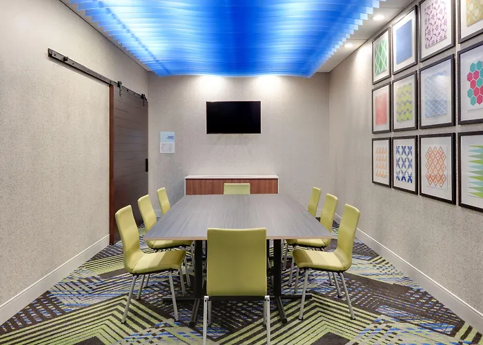 Hotels with pool Holiday Inn Express & Suites - Dallas Nw Hwy - Love Field By Ihg