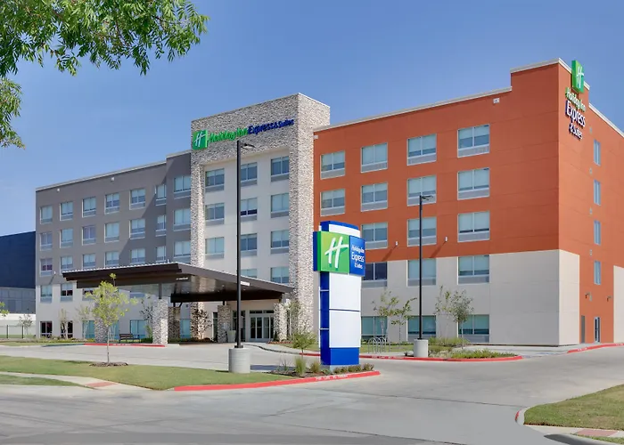Hotels with pool Holiday Inn Express & Suites - Dallas Nw Hwy - Love Field By Ihg