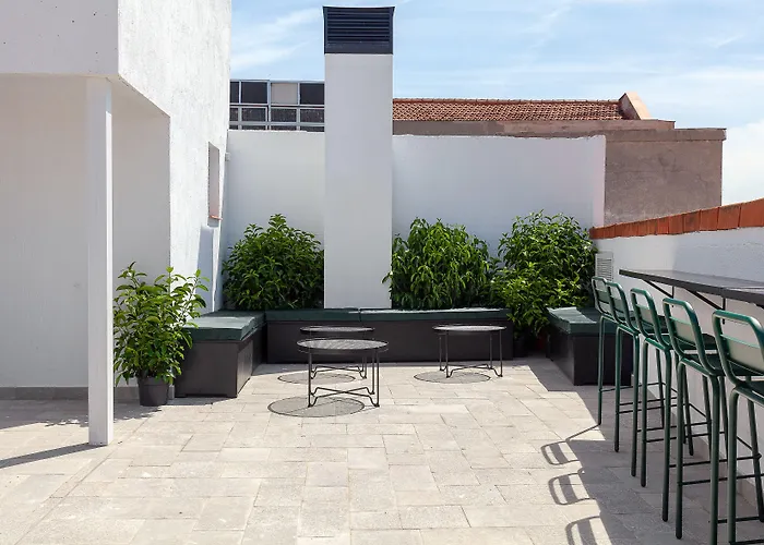 Hotel perto da faculdade: 2060 The Newton Hostel