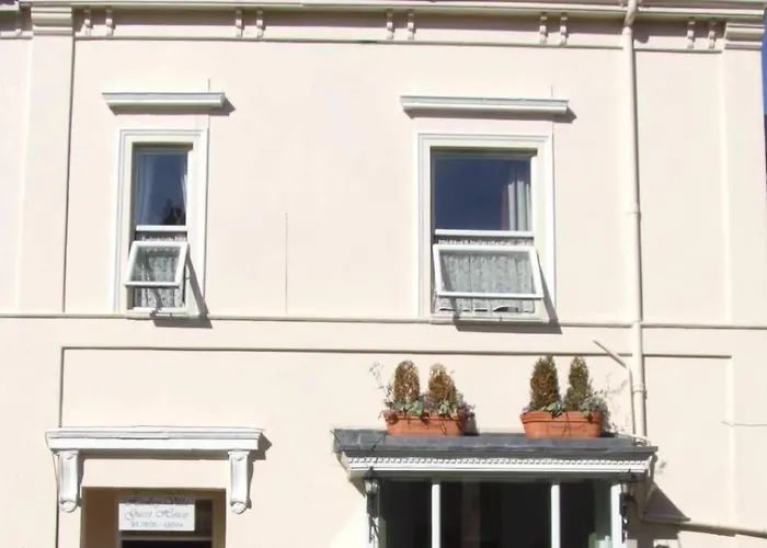 Cheap hotel: Hedley Villa Guest House