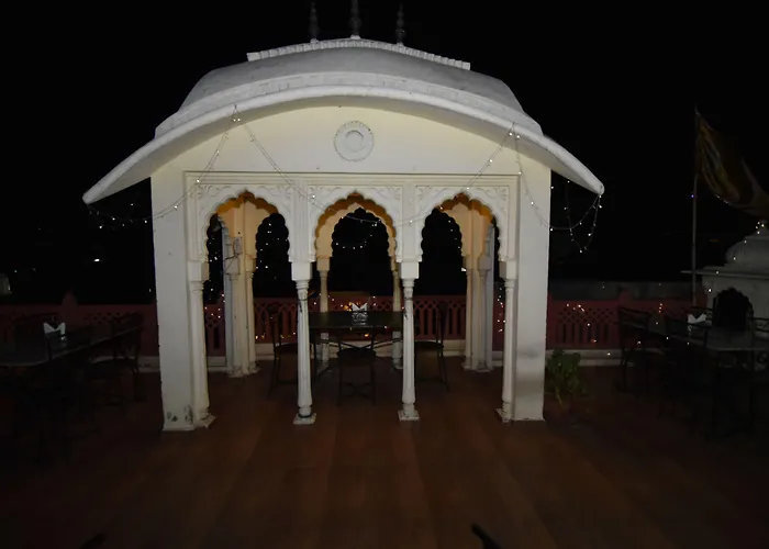 Resort: Hotel Vaishnavi