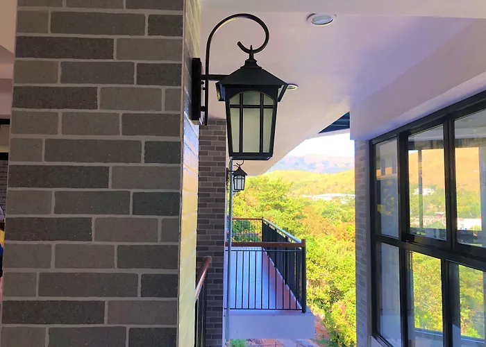 Skylodge Resort