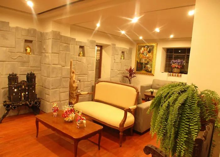 Boutique Gold Garden