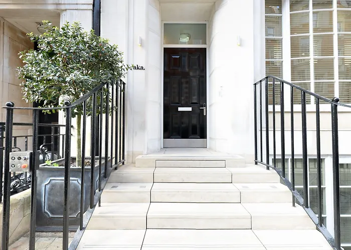 Luxury hotel only: Aka Marylebone