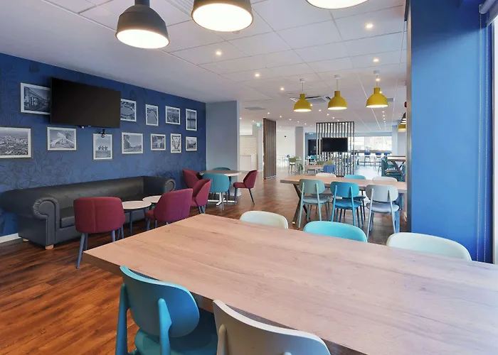 Cheap hotels Travelodge Manchester Salford Quays