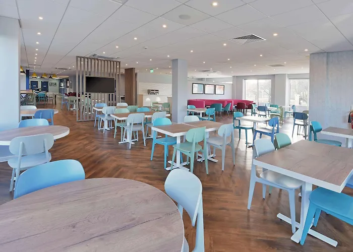 Cheap hotels Travelodge Manchester Salford Quays