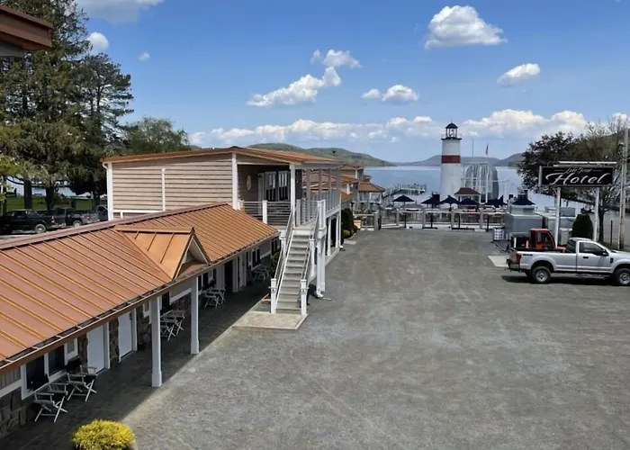 Cheap hotel: Lake Front Hotel