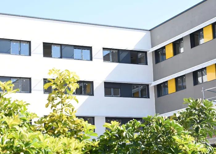  Residencia Universitaria Resa Campus
