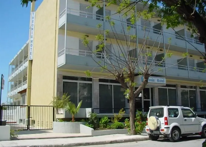 Hotel mit Pool: Theonia Hotel