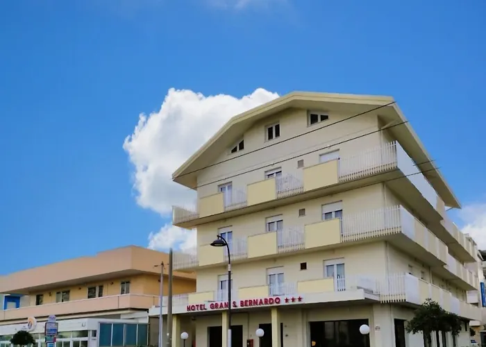 Albergo centrale: Hotel Gran San Bernardo - RICCIONE - FRONTE MARE CON CUCINA