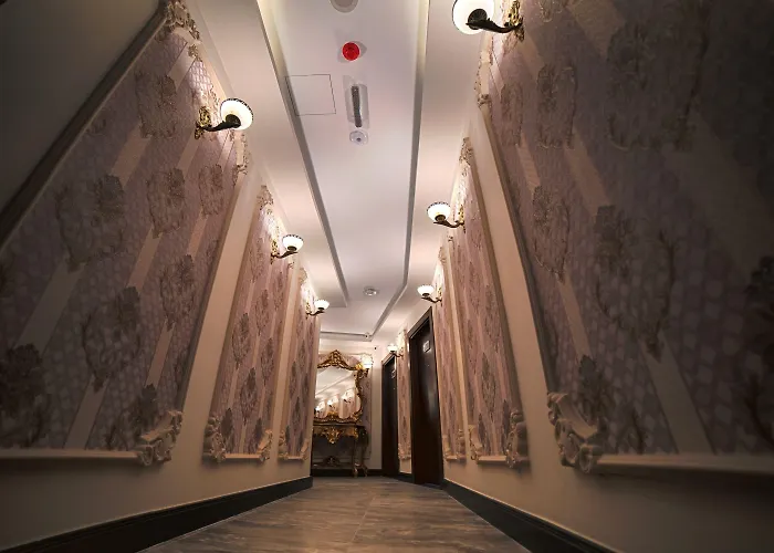 Luxury hotel only: Khan Khediwe Hotel