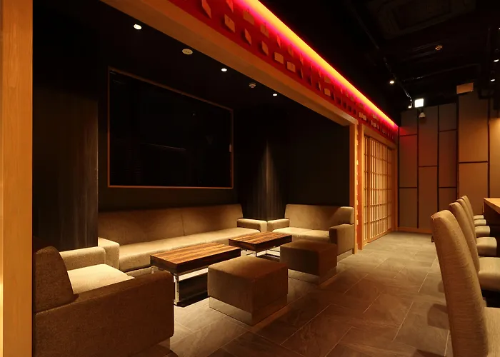 Cheap hotel: Ninja & Geisha