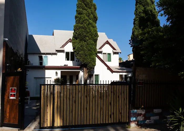 Hotel near College: Rumi (Adults Only)