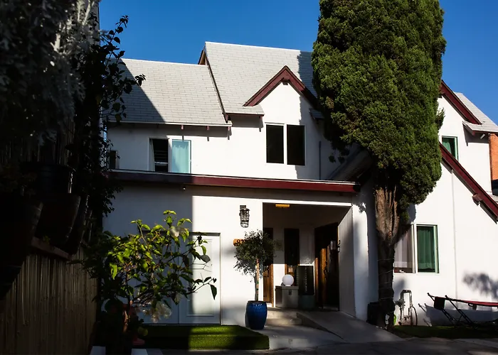 Hotel near College: Rumi (Adults Only)