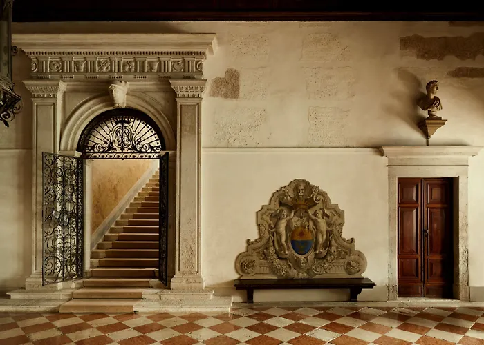 Hotel nahe College: Aman Venice