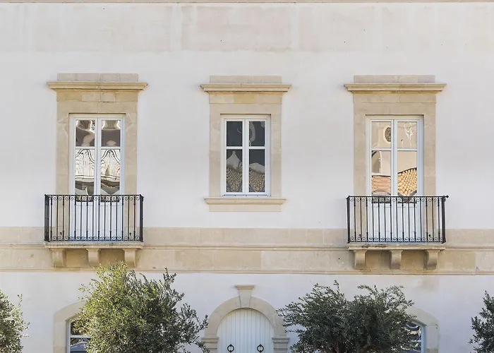  Byssus Suites